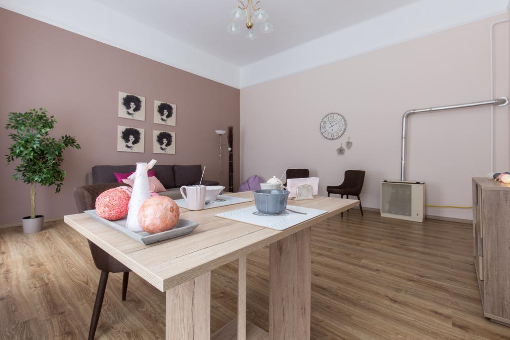 Bpm: Dob70 Classic Apartment In Downtown Budapest Szoba fotó