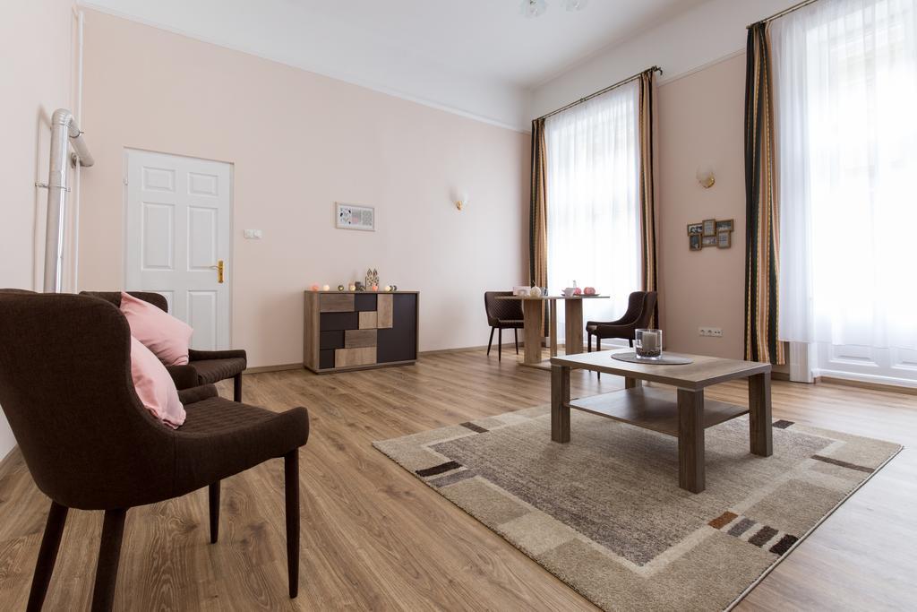 Bpm: Dob70 Classic Apartment In Downtown Budapest Szoba fotó